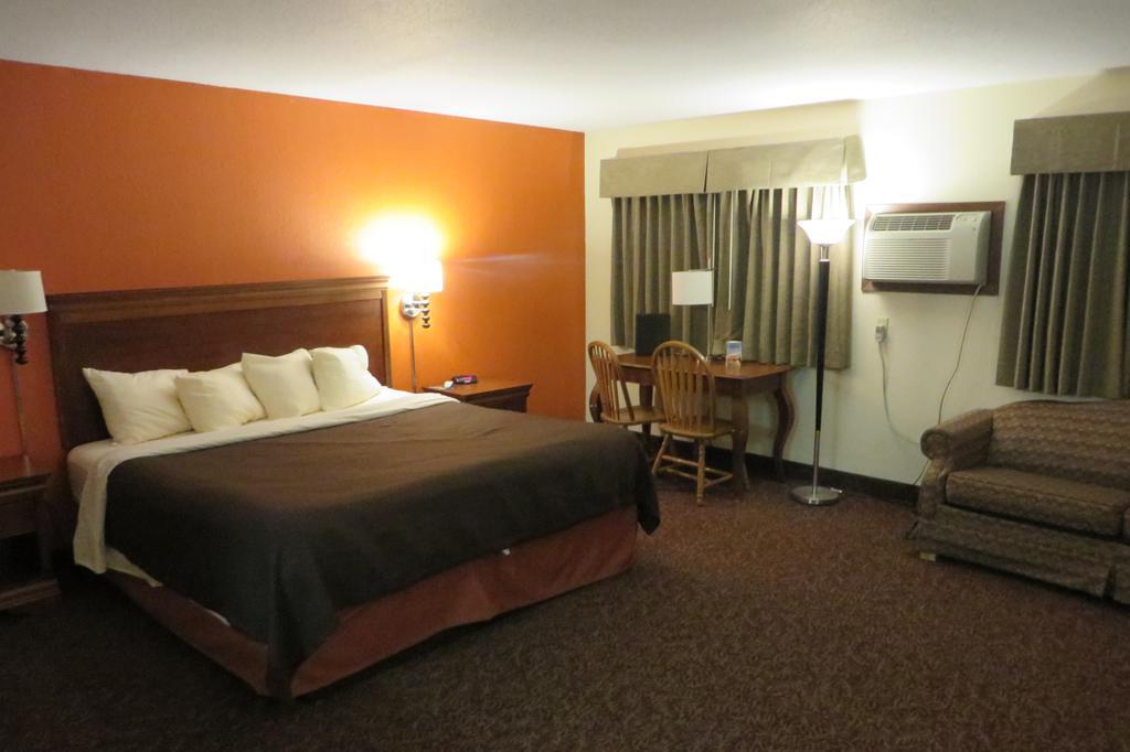 Americinn By Wyndham Forest Lake Room photo